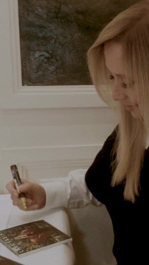 23K views · 16 reactions | Découvrez le nouvel album de Lara Fabian - Je suis là. Une ode à la résilience et la lumière, célébrant 30 ans de carrière.  Écoutez l’album sur votre plateforme préférée : https://orcd.co/zm7bo7p | Lara Fabian | Facebook