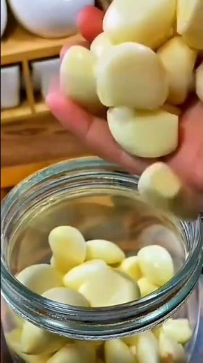 How do you pickle garlic in vinegar