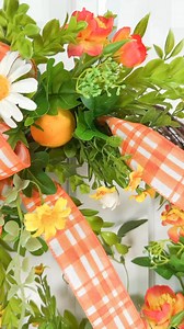 A cheerful summer lemon and daisy wreath kit tutorial was a success in our Wreath Making of the Month Club! What do you think? | Southern Charm Wreaths