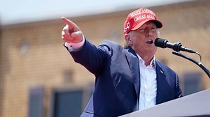 Here's what the turnout at this small town Trump rally says about the presidential race