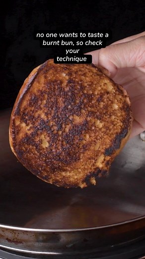 The key to a perfectly toasted bun? 🍞 🧈 #blossom #chefhacks #cookinghacks #toastedbread #toastedbun #perfectlytoasted #breadhacks #kitchenhacks #easykitchen #easycooking