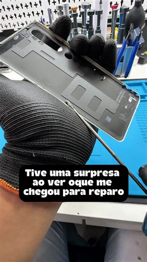 Cuidado com cola super bonde no celular!