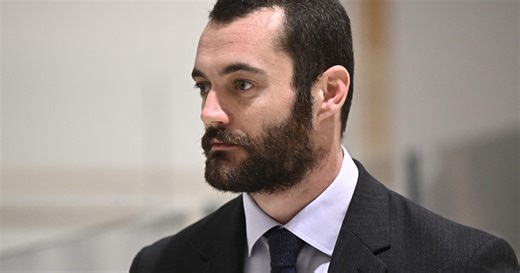 "Supprimer les feux rouges, les lignes blanches et les panneaux de signalisation" : voici pourquoi Louis Sarkozy veut modifier la sécurité routière