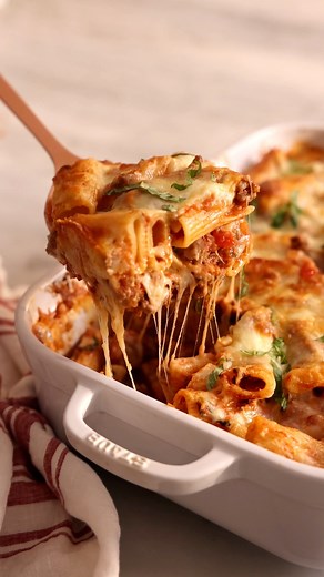 19K views · 318 reactions | This easy Baked Rigatoni is a comfort classic packed with flavor that comes together in a snap. With layers of cheese, meat and pasta its giving lasagna vibes with a fraction of the work but all the taste. Better yet you can make it in advance and bake it off when you’re ready to enjoy! Recipe up on the blog! #preppykitchen #baker #recipevideo | Preppy Kitchen | Facebook