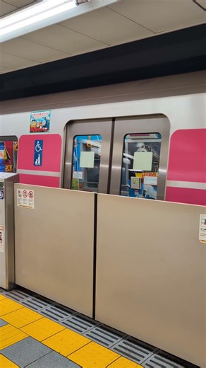 Tokyo Municipal Subway Line E, No. 12-703 with Thomas and Friends inside. #都営地下鉄 #subwaytrain