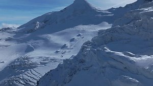Saastal Saas Fee Ski Resort luchtdrone: stockbeeldmateriaal en -video's (rechtenvrij) 3670557549 | Shutterstock
