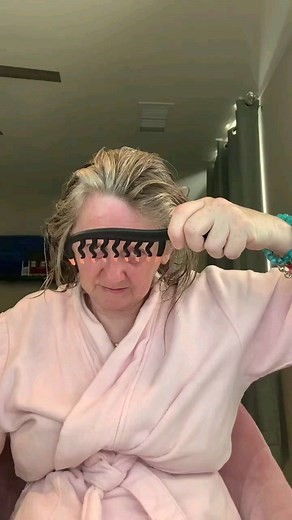 Simple Hairstyles & Tips | Great hair tutorial 🤩🤩 By @julie.maui 💟 . #hairtutorial #tutorialvideo #hairvideotutorial #braidsofinstagram #hairstyle #hairtransformation... | Instagram