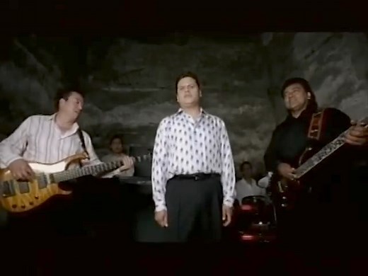 Grupo Bryndis - La Chica Del Este (Video Oficial) | Urban Lyrics MX