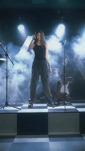 Stunning Alien Cosplay Inspiration at the Stage