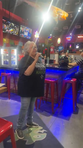 The spectacular Shellie Ocote!!!! KARAOKE IS IN BABY!!! Fuzzy's Taco Shop | Jenna Lyn Melnicki