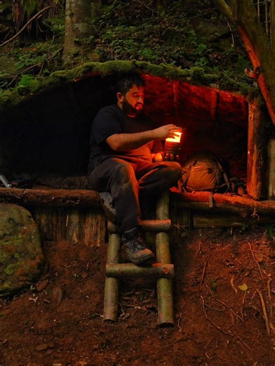 621K views · 5.4K reactions | I'm building a shelter under the root of a tree #wildlife #adventure #camping #diy #nature #asmr #bushcraft #survival #fblifestyle | HK Outdoors | Facebook