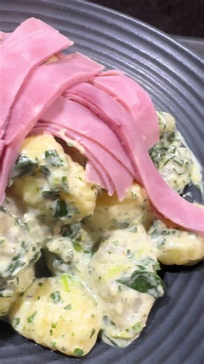 Cremige Gnocchi mit Spinat und Truthahnschinken #foodoftheday #gnocchi #truthahnschinken #kochen