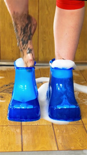 Tidak Ada Lagi Cuci Kaki yang Canggung! Gunakan Alat Keren Ini! 🧽🦶😮 #shorts #gadget #trik