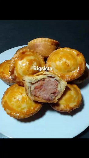 Pork pies  Pork pie recipe Ingridients 4 cups cake flour 1 tspn salt 1 egg 1 cup water Pork sausage 1 egg york 150g Butter Method in pictures ✍️✍️✍️✍️✍️✍️ #porkpie #homebaked #flour | Great cooking | Facebook