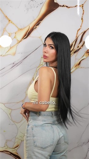 Las mejores extensiones son las que nadie nota. 🤍 Cuando están bien elegidas y la técnica se adapta a tu cabello, se integran de forma natural, respetando su movimiento, textura y crecimiento. Buscamos que puedas disfrutar de un cabello más largo y con más volumen sin renunciar a mantener tu cabello sano. Si quieres saber qué técnica es la ideal para tu cabello, agenda tu valoración desde el link de nuestro perfil🖤 . . . 📍Av. Los Majuelos. Tenerife 📲Citas:  34 693 77 43 11 🗓️Horario: Lunes 