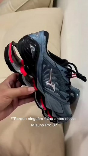 Mizuno Pro 8: Estilo e Conforto em Cada Passo