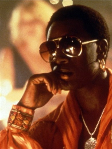 Boogie Nights The Rise and Fall of an Era (1997) #BoogieNights1997 #PaulThomasAnderson #MarkWahlberg #90sCinema #FilmAnalysis www.youtube.com/@filmfactoids