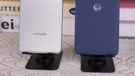 Moto与vivo手机深度对比，哪款更懂你的日常需求？从续航快充、影像实力到系统流畅度，结合通勤、旅行、追剧等场景实测体验，看谁更能解决电量焦虑、拍照卡顿等痛点