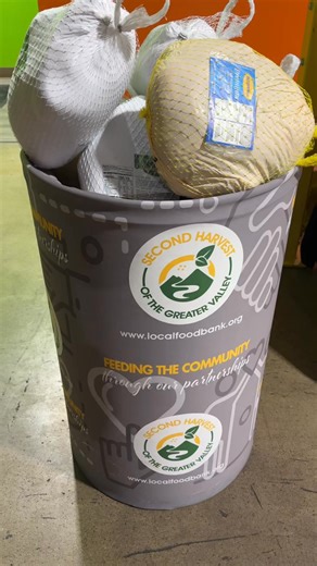 Got a song in your heart and a cause to sing for? 🎤🦃✨ Join us on stage at Turkeyoke where performers can sign up for just $15, which includes: 🎶 Your choice of song 📖 A feature in our event program 🍽️ A complimentary dinner Your voice can help make a difference, every performance supports our Turkeys R Us Program, providing meals for families in need this holiday season. 💛 Sign up now through the link in our bio! #turkeyoke #singforacause #singtofeedthecommunity #turkeysrus #secondharvestf