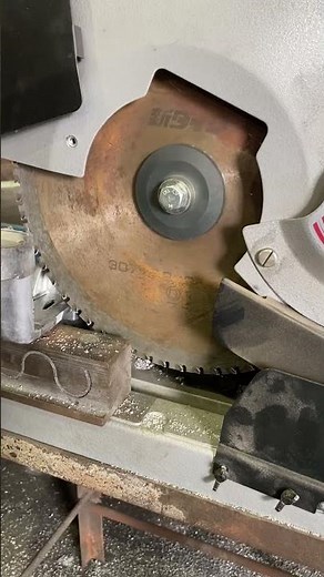 ダイキャスト製品ゲート切断