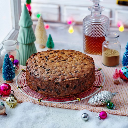 How to make our fig and ginger Christmas cake recipe