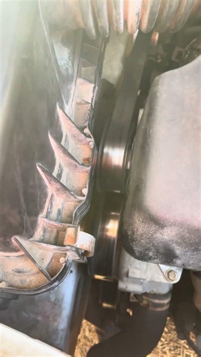 Please help!! What is this sound!! #mechanic #chevy 2008 equinox !!