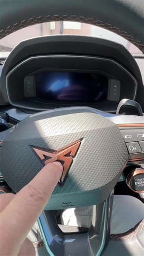 Die Zeiten sind vorbei wo Tesla eine schlechte Qualität hatte schaut man sich die Qualität von den neuen Teslamodellen an sowas wie im Video was zu VW Konzert gehört. Stellen sich keine weitere Fragen. ! Wer für das Geld das Auto kauft und nicht den Tesla der hat noch nie in einem Tesla gesessen #tesla #eauto #auto #cupra #vw