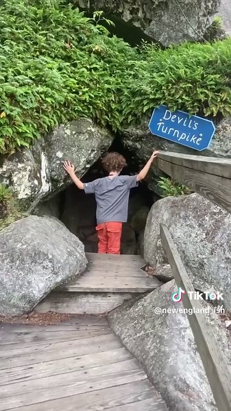 A family trip to the Polar Caves in Rumney, NH, is a great way to get some exercise and get a break from the heat! #whitemountains #newhampshire #thingstodoinnewengland #newengland
