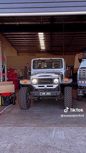 Ready for action🔥 🎥 By @4x4andexplore #landcruiser #fj45 #v8 #toyota #toyotalandcruiser #rusticos4x4