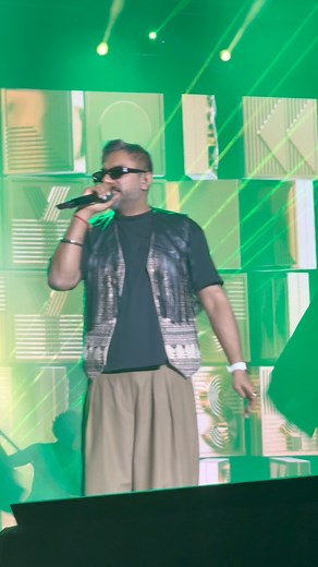 Yo Yo Honey Singh spitting fire with the Millionaire rap part! Feel the desi hip-hop energy from his epic concert. 🎤🔥 #YoYoHoneySingh #MillionaireRap #Reels #Trending #ViralVideo | Yo Yo Honey Singh Fans