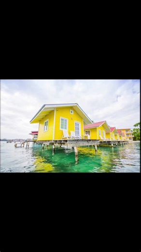 Want to soak up the South Pacific atmosphere while getting off the beaten track? Set sail for Isla Colón, in the Bocas del Toro region of Panama! Including its turquoise waters and jungle landscapes, you’ll fall in love with its laid-back island life. Shall we start planning? #Panama #BocasDelToro #IslaColon #IslandDreaming #travelmorewithsonya