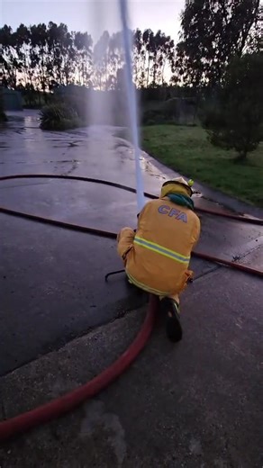 NEW GROUND MONITOR IN ACTION Thanks to generous community donations, the Apollo Bay Fire & Rescue Brigade have bought this excellent piece of equipment. Have a look at it’s range. It also oscillates. Designed to protect buildings adjacent to a fire allowing firefighters to concentrate on fighting the fire. Filmed at training this week. Thanks to Troy. | Apollo Bay Fire & Rescue