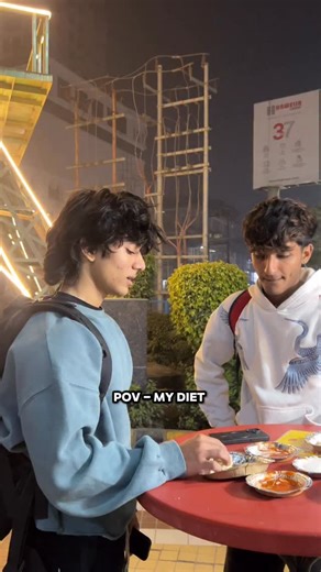 Naman Sharma on Instagram: "Android users pls skip this reel 😭🥺bina diet wiet ke bhi physique ko maintain kr lete hai ladle 😂 . . . . . #meme #funny #fitnessmotivation #iphoneuser #fyp"