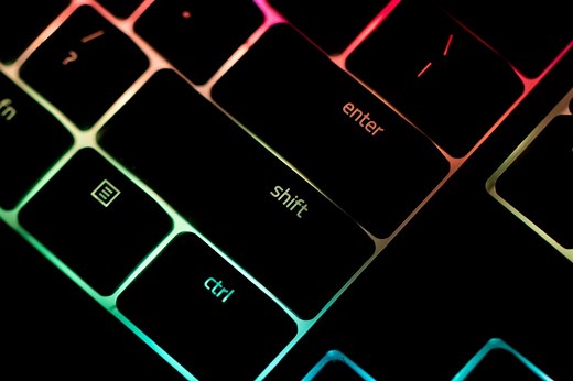 Qué es la tecla shift o mayúsculas y todo lo que puedes hacer con ella en Windows