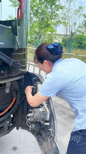 Bus Design LETS Drivers Change Headlights In Just 10s 🚌
