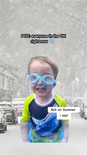 Loving the snow videos and pictures,however, here in Suffolk we just have rain..but I am sick of the cold. I live for the warm weather 😍 #snow #cold #humour #funny #tik