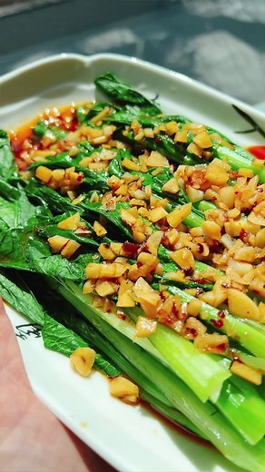 Bring the taste of dim sum right to your kitchen with my easy Yu Choy with Garlic Sauce! This dish is simple, quick, and brimming with flavor. https://iheartumami.com/yu-choy-with-garlic-sauce/ New to Yu Choy? This delightful Asian veggie is akin to Chinese broccoli but even more tender and boasts a mild, sweet flavor. This recipe is one of my favorite ways to enjoy this popular dim sum dish at home. Ready in just 20 minutes, it’s the perfect way to introduce a healthy and tasty side to any meal