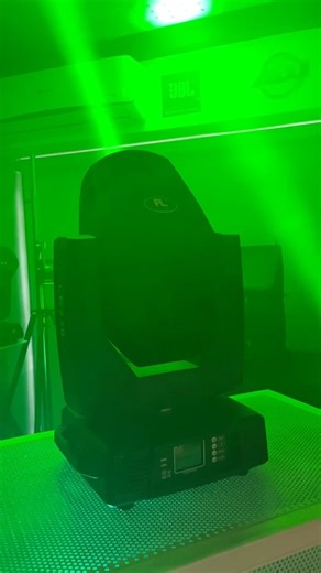 LB330 de PL PRO LIGHT es una cabeza móvil híbrida 3 en 1 que ofrece una combinación única de funciones versátiles, movimientos precisos y un rendimiento confiable, es una herramienta indispensable para la iluminación de eventos y espectáculos. #lb330 #plprolight #lucesprofesionales #eventos | Audioluces