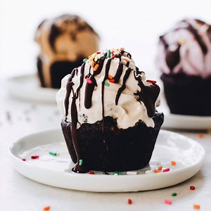 {NEW} Fudgy, flourless, date-sweetened brownies that are vegan, paleo, and SO simple! And combined with FIVE new vegan ice cream flavors from So Delicious Dairy Free they make for EPIC ice cream sundaes🍨 REVIEW RECIPE >>> https://www.feastingonfruit.com/ice-cream-sundae-brownie-cups/ #sodeliciousfrozendessert #sodelicious #sodeliciousfivenewflavors #sodeliciousdairyfree #dairyfree #vegan #ad | Feasting on Fruit