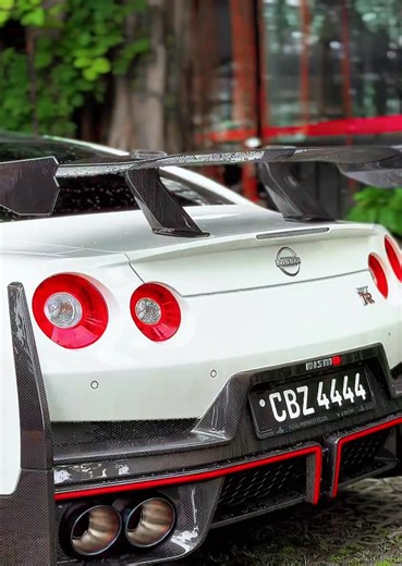 Exploring the Nissan GT-R R35: Episode 04 Insights
