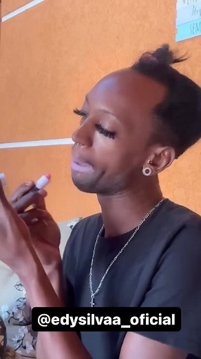 Applying Lipstick Techniques for a Flawless Look