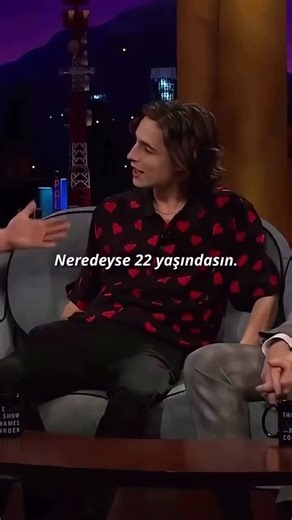 MonoVibe on Instagram: "Bryan Cranston’ın Şaşırtan Anısı! 🏍️ Bryan Cranston’a 22 yaşındayken ne yapıyordunuz diye sorulunca cevabı: “Bir suçtan dolayı aranıyordum!” 😲 🛣️ Kardeşiyle motorsikletle ülke turuna çıkan Cranston, biraz para kazanmak için bir Polinezya restoranında garsonluk yapmış. 🍽️ Oradaki şef Peter’ı hiç sevmeyen çalışanlar, aralarında Peter hakkında iyi şeyler konuşmuyorlarmış. 🚨 Bryan o restorandan ayrıldıktan sonra hakkında arama kararı çıkarılmış! 🤨 En son sunucunun “Gerç