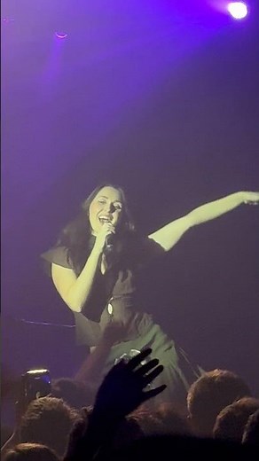 Em Beihold in London on the Tales of a Failed Shapeshifter Tour ! #embeihold #concert #london