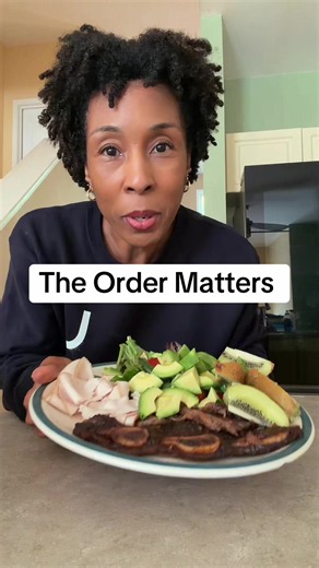 How I break my 16-hour fast using FFPC — Fiber, healthy Fats, Protein, then Carbs. 🥗 When fiber is removed from our food, we can lose control of so much more than just our hunger. Blood sugar. Insulin. Cholesterol. Triglycerides. Appetite. Gut health. This is why I’m so passionate about teaching people to understand what’s happening on their plate. ❤️ Consistency over perfection. Choose you, every day. Please share this with someone you care about. ❤️