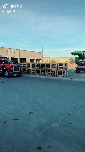 Something about mid matched sleepers 😮‍💨 #peterbilt379 #peterbilt #livetheshow #largecar #johndeere #379peterbilt #peterbilt389 #strechedout #leeformeytrucking