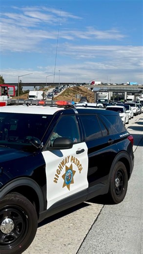 OC Scanner News Network 🇺🇸🇺🇸 on Instagram: "NEW VIDEO ‼️‼️ #Ontario / #California New heart pounding video shows the moment a DUI driver behind the wheel of a semi truck crashed into multiple cars in traffic, killing atleast 3 people and injuring more. The driver of the red semi was 21 years old and believed to be under the influence of narcotics at the time of the accident. Additional video shows the aftermath of the accident. Partial video credit to @iepulse_"