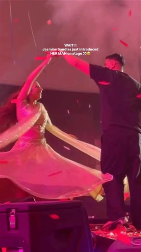 You could feel the love in that moment🥹🫶🏻 #jasminesandlas #delhiconcert #jasminesandlasconcert
