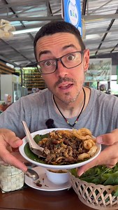 Laap (ลาบ) is a minced meat salad traditionally enjoyed with sticky rice (ข้าวเหนียว) and fresh raw vegetables. #Thailand #Thaifood #Streetfood | Joel Bruner