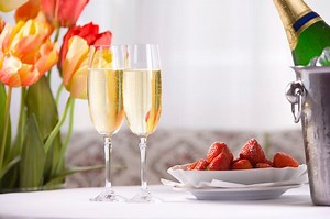 Pairing Wine With Strawberries: 5 Divine Duos | LoveToKnow
