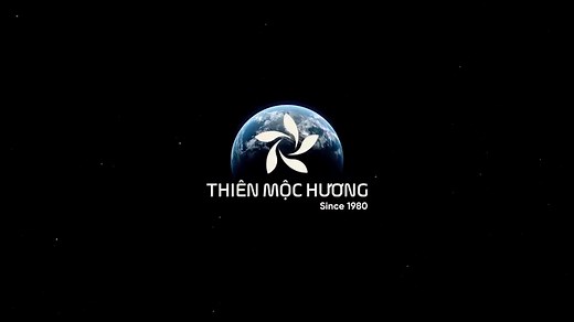 Thiên Mộc Hương Documentary | Hành Trình Gần Nửa Thế Kỷ Gìn Giữ Và Tôn Vinh Di Sản Trầm Hương Việt Since 1980 - hơn 45 năm qua, Thiên Mộc Hương miệt mài kể câu chuyện trầm hương bằng ngôn ngữ của nghệ thuật. Mỗi chế tác là một tác phẩm, nơi từng thớ trầm ẩn chứa tâm huyết, kỹ nghệ và niềm kiêu hãnh về di sản dân tộc. Bước sang một cột mốc mới, The 01 Agarwood Art Gallery chính thức khai mở - Không gian Nghệ thuật Trầm Hương đầu tiên, nơi người thưởng lãm được chạm vào, cảm nhận sự đồng điệu giữa